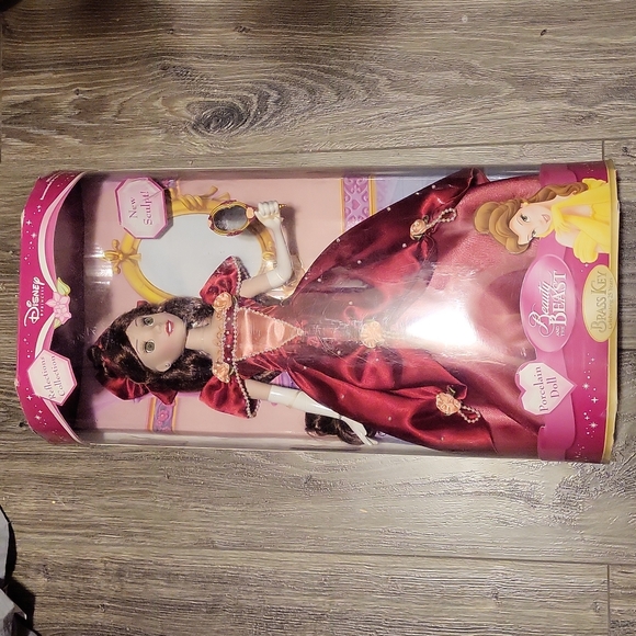 Disney 2006 porcelain Belle doll Reflections Collection NIB - Picture 1 of 6